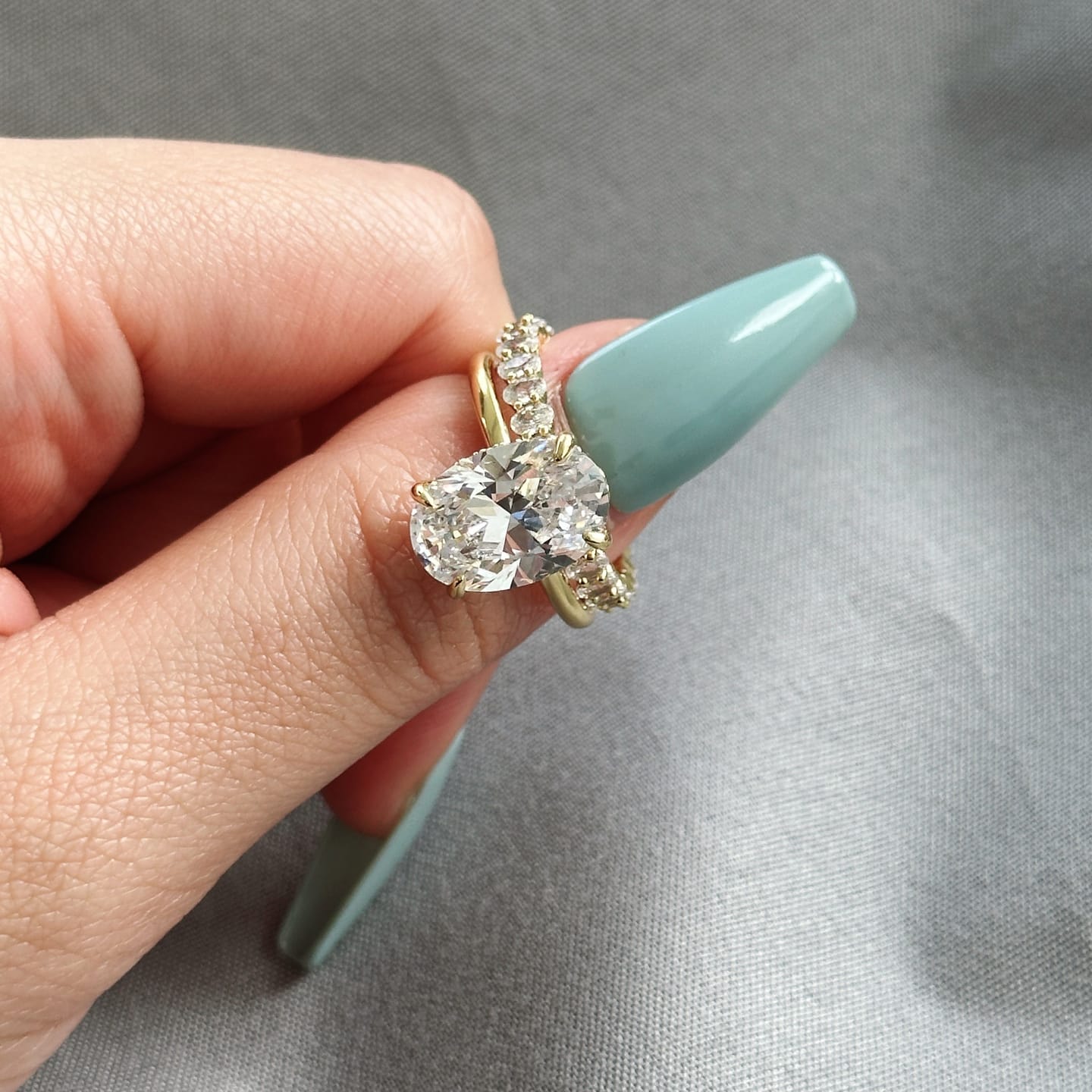 Customer photo review of S925 4.5Ct Luxury Oval Cut 2PC Wedding Ring Set In Sterling Silver Stackable Rings For Everyday Wear