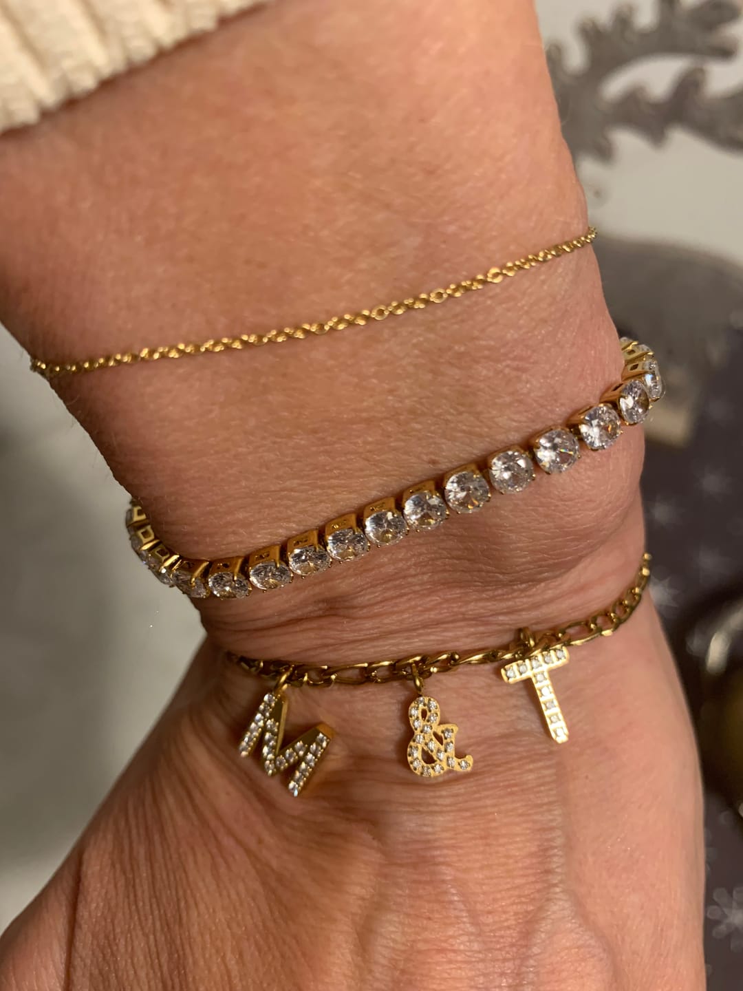 Customer photo review of Initiale Armband | 18K vergoldet