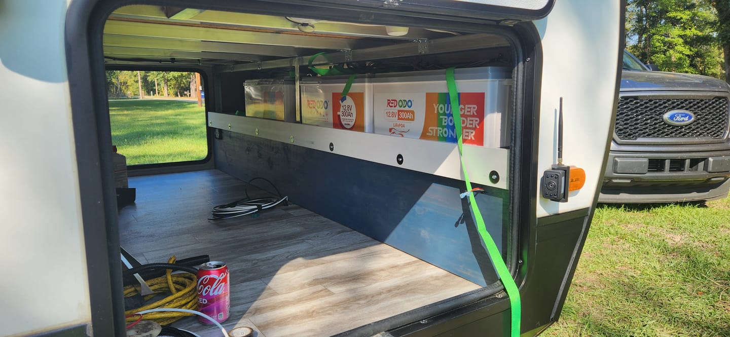 Customer photo review of Redodo 12V 300Ah Lithium LiFePO4 Battery: Large Capacity, Compact Design