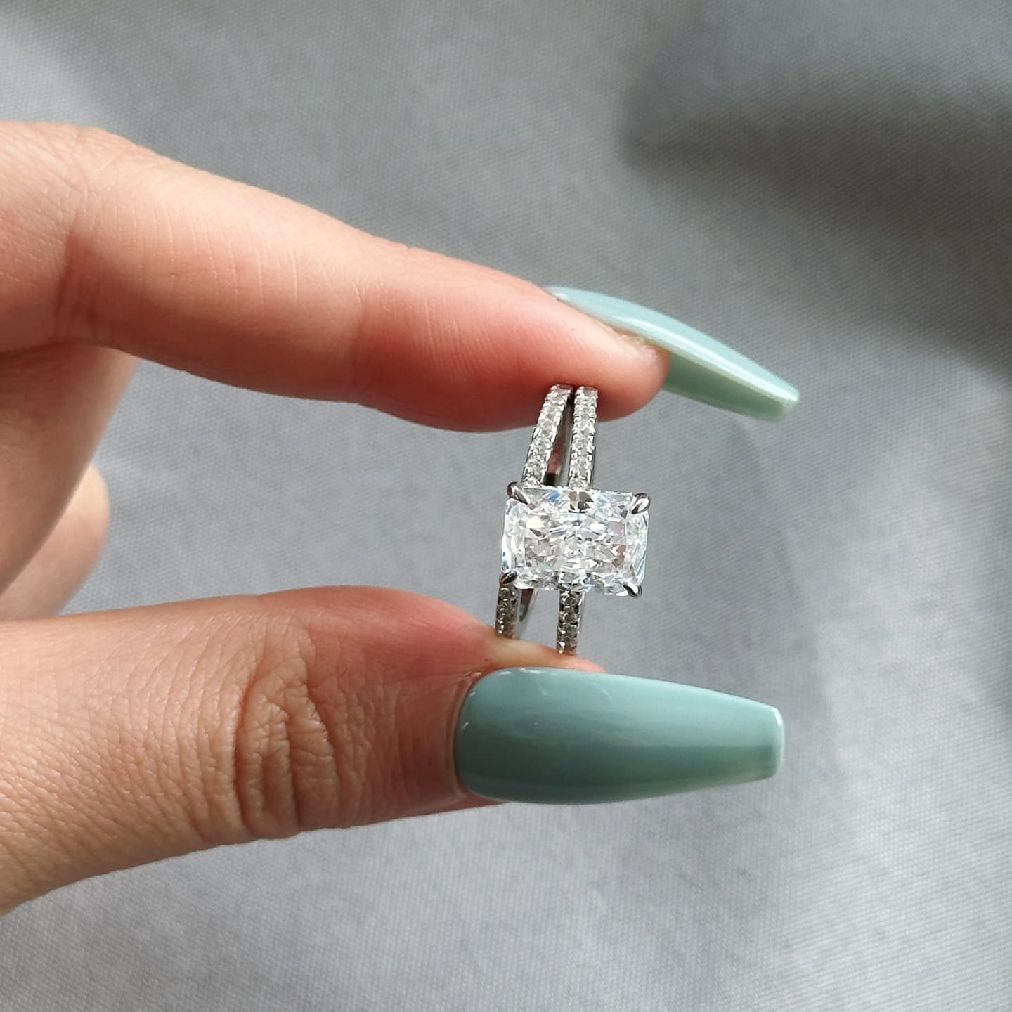 Customer photo review of S925 Moissanite 3.5 Carat Radiant Cut Wedding Ring Set Stackable Ring Set For Everyday Wear