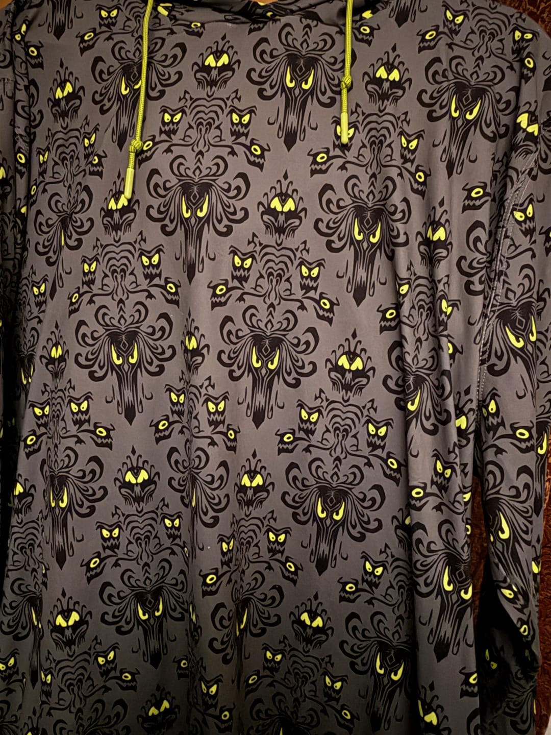 Customer photo review of Disney’s Haunted Mansion "Wall Creeps" – Performance Hoodie