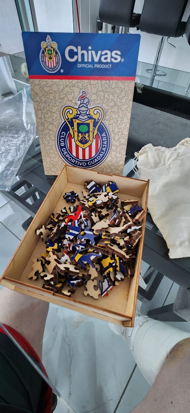 Customer photo review of Chivas Guadalajara® Escudo - Rompecabezas de Madera