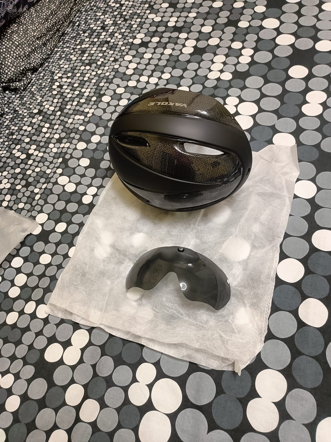 Customer photo review of Vakole Integrally Molded Bicycle Helmet with Magnetic Goggles