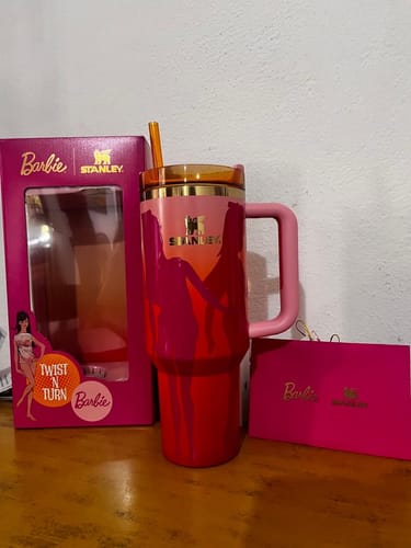 Customer photo review of Stanley Quencher Barbie™ 60'S Twist 'N Turn  | 1L