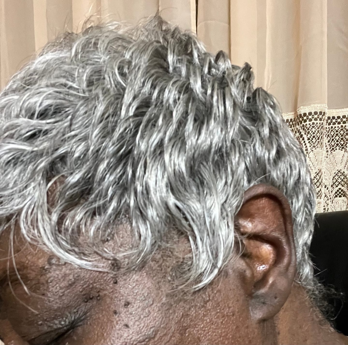 Customer photo review of Vanessa Fashion Wig Synthetic Hair Wig - VILA