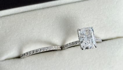 Customer photo review of S925 Moissanite 3.5 Carat Radiant Cut Wedding Ring Set Stackable Ring Set For Everyday Wear
