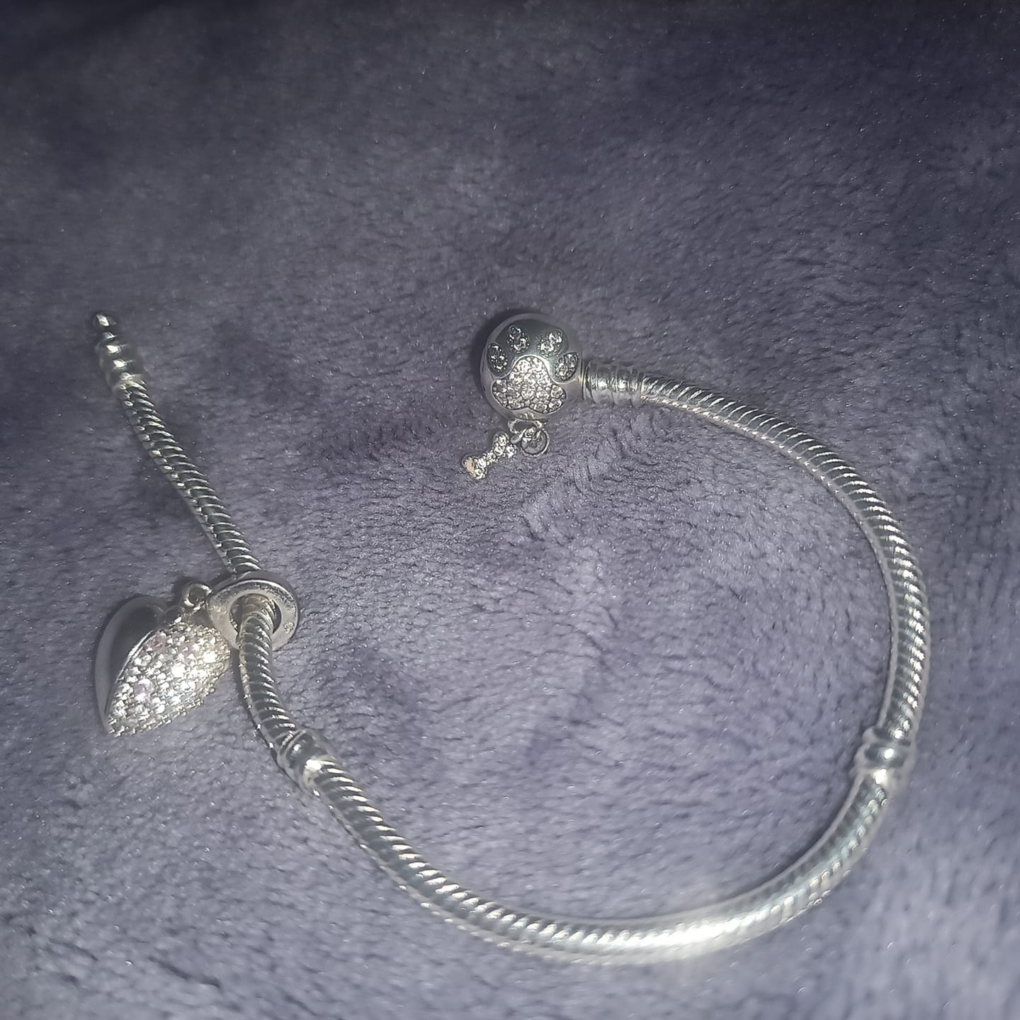 Customer photo review of Pulsera Huella de Perrito Diamantes