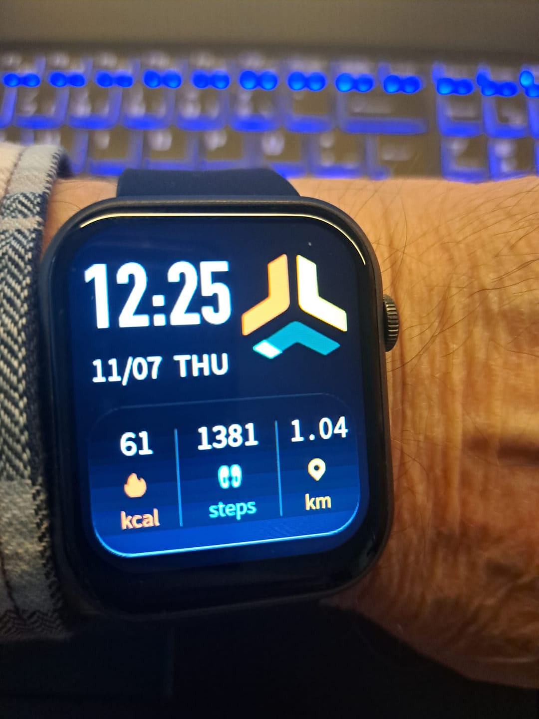 Customer photo review of Top Performance Smartwatch mit Gesundheitstracking / IP67 Wasserdichtigkeit / 35 Tage Akkulaufzeit / 100 Sportmodi