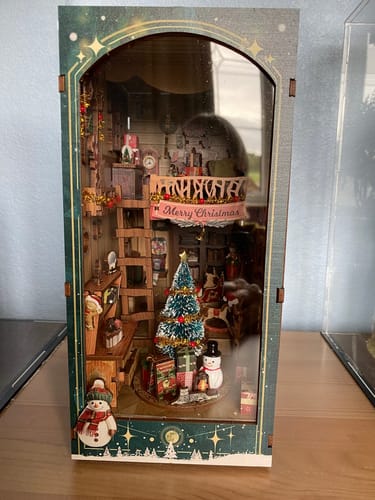 Customer photo review of Jingle Cabin DIY Book Nook