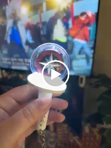 Customer video review of KPOP Lightstick Keychains