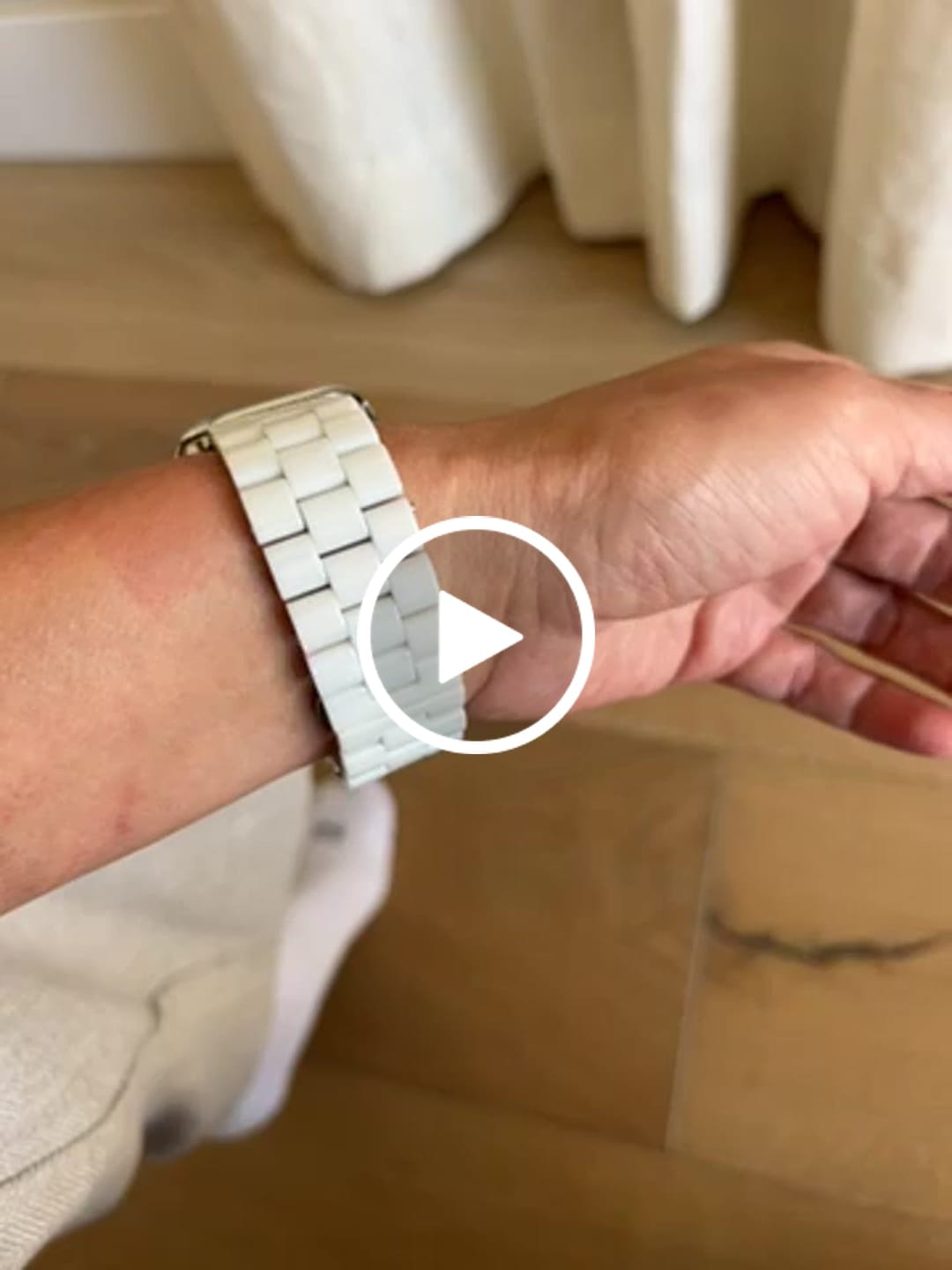 Customer video review of Kleio Ceramic Band
