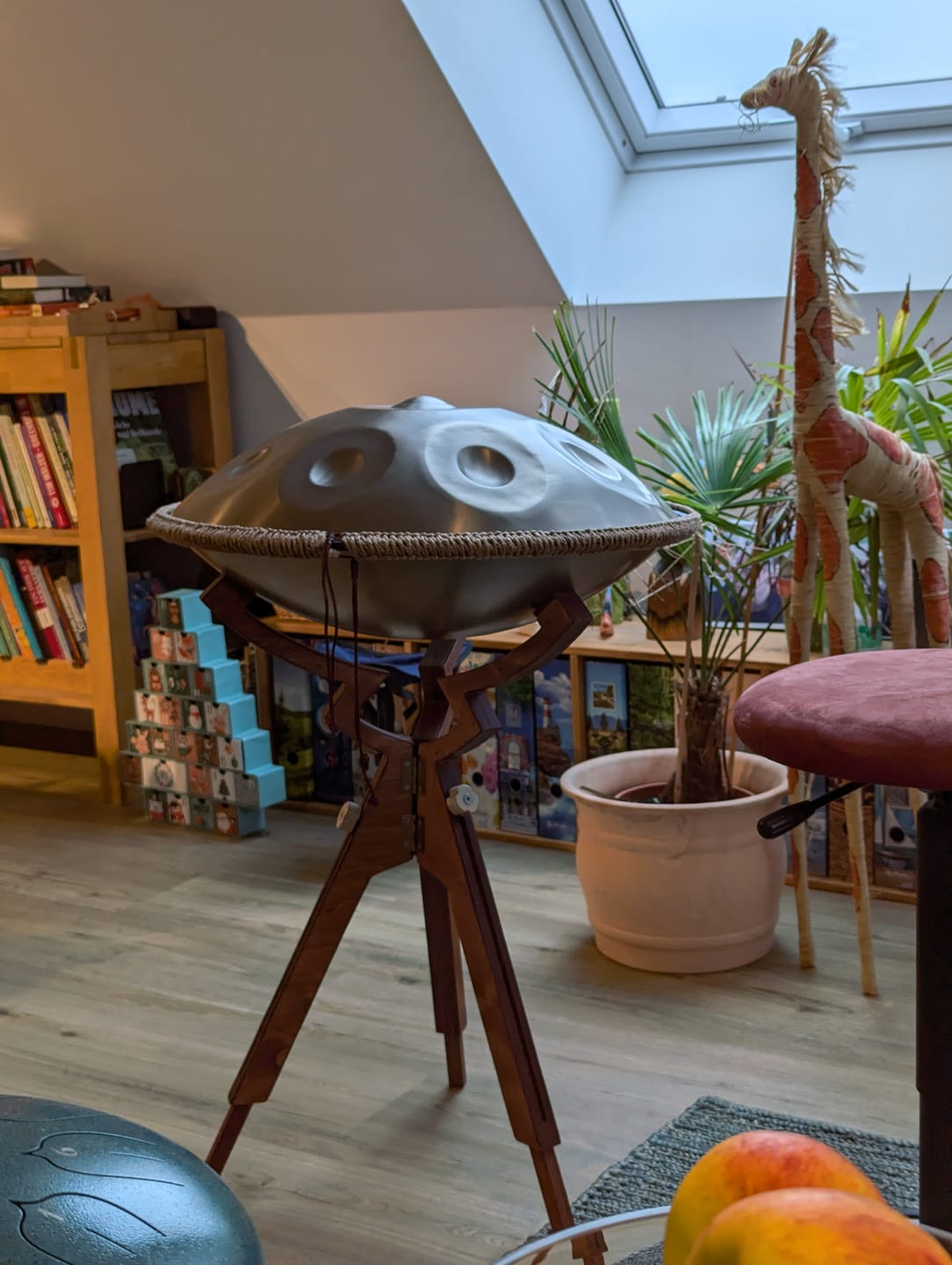 Customer photo review of Katanui Höhenverstellbarer Handpan Ständer aus Holz