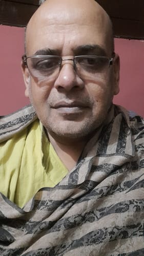 Customer photo review of Pashtush Woven Mens Stole, Check-Stripe Design, Mens Muffler, Warm Cashmere Feel (Black)