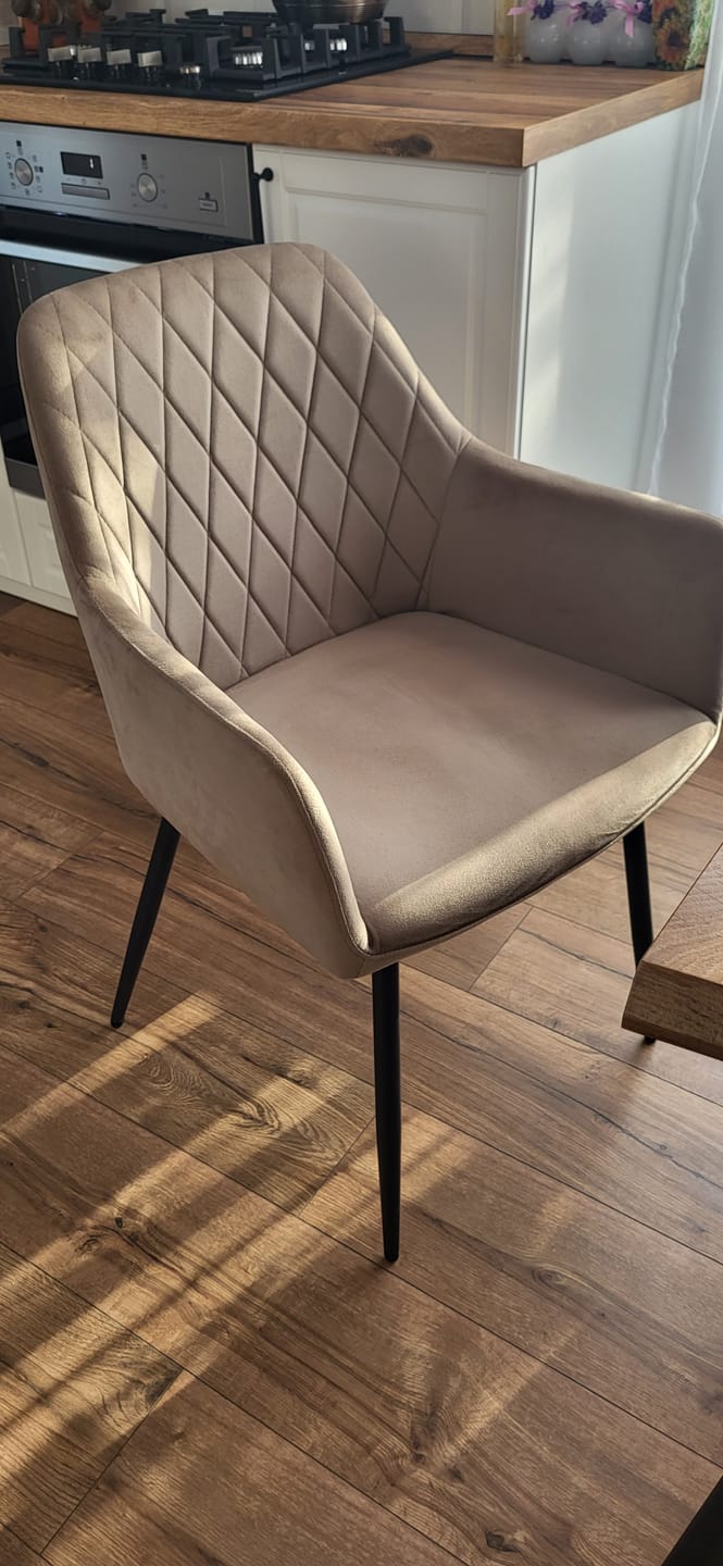 Customer photo review of Scaun K558, bej/negru, stofa catifelata/metal, 59x60x86 cm