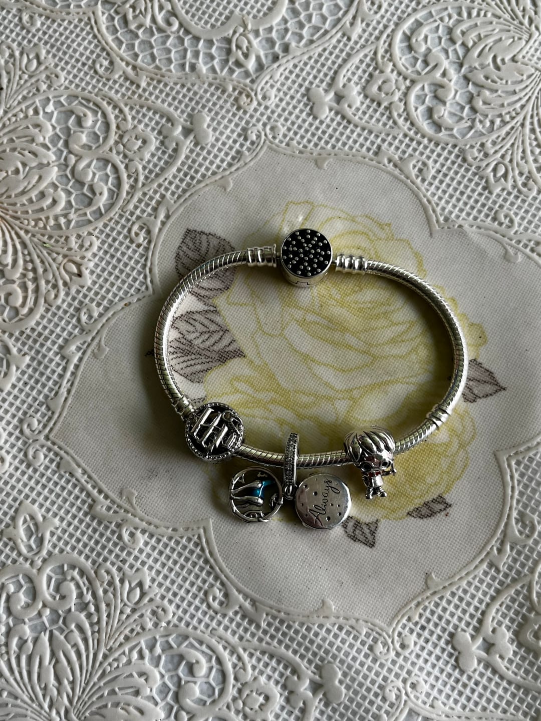 Customer photo review of Pulsera Luna Llena