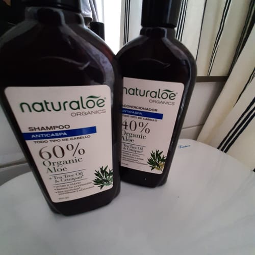 Customer photo review of Set Shampoo + Acondicionador Anticaspa con Aloe & Tea Tree 350ml