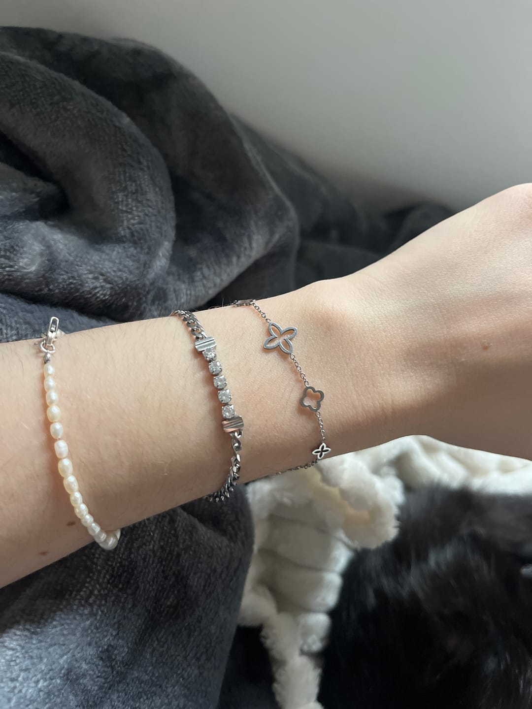 Customer photo review of Fancy Clover Armband | 18K vergoldet