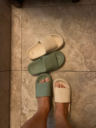 Customer photo review of HappyFlops