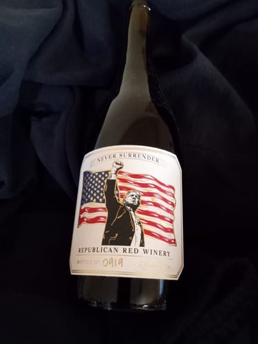 Customer photo review of 'Never Surrender' 2014 Vintage Pinot Noir