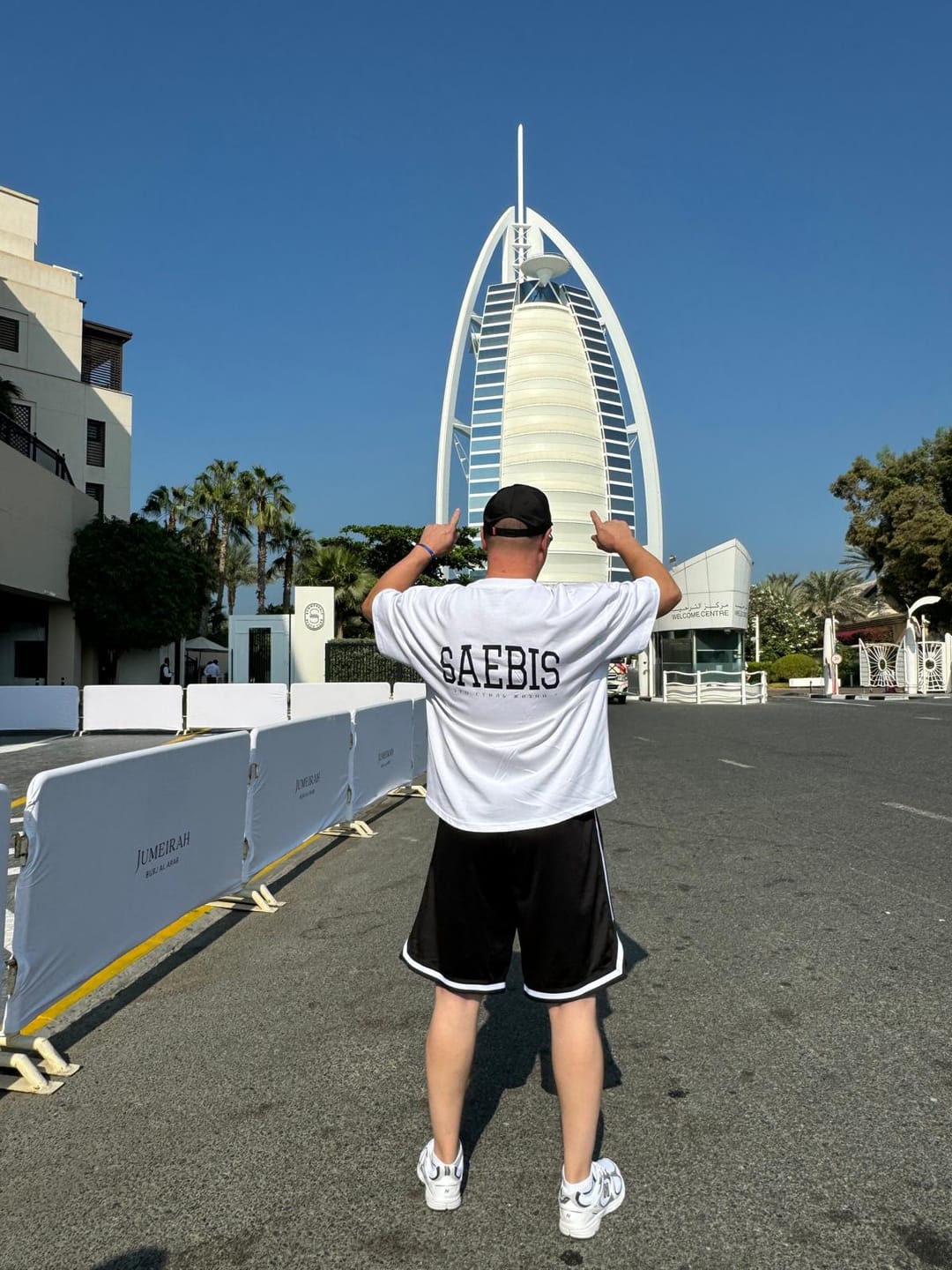 Customer photo review of Lifestyle Herren Extra Oversized Premium T-Shirt weiß by SAEBIS®