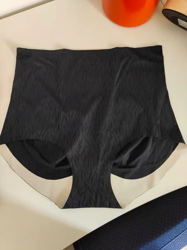 Ana V. review of KIT X 3 UNIDADES Traceless🌷 control de abdomen con realce de cadera y cintura alta sin costuras