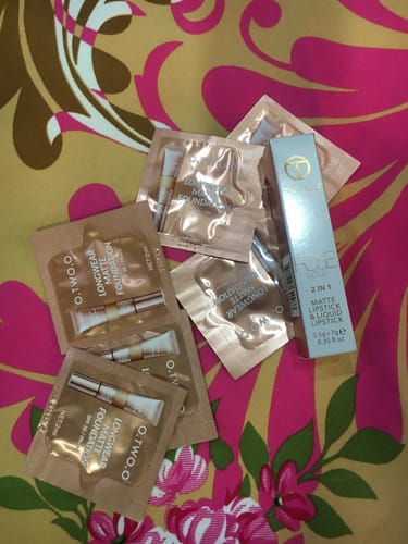 Customer photo review of O.TWO.O ROSE GOLD 2 IN 1 LIPSTICK AND LIPGLOSS