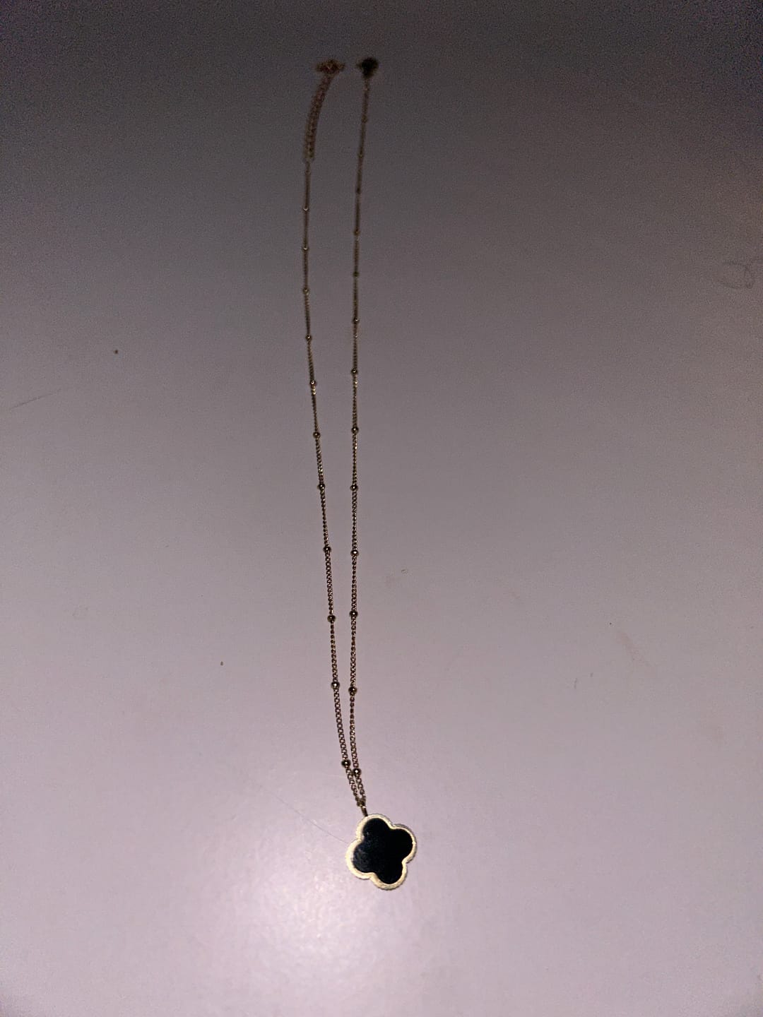 Customer photo review of Noir Lucky Leaf Kette 14K Vergoldet