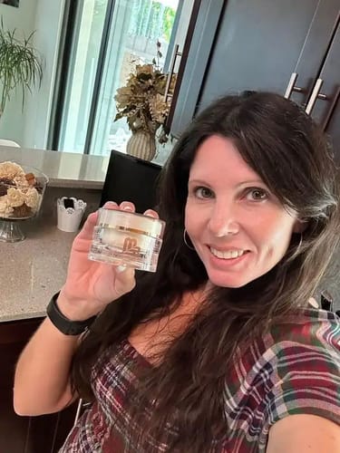 Customer photo review of Anti-Aging Cream Moisturizer with Red Algae