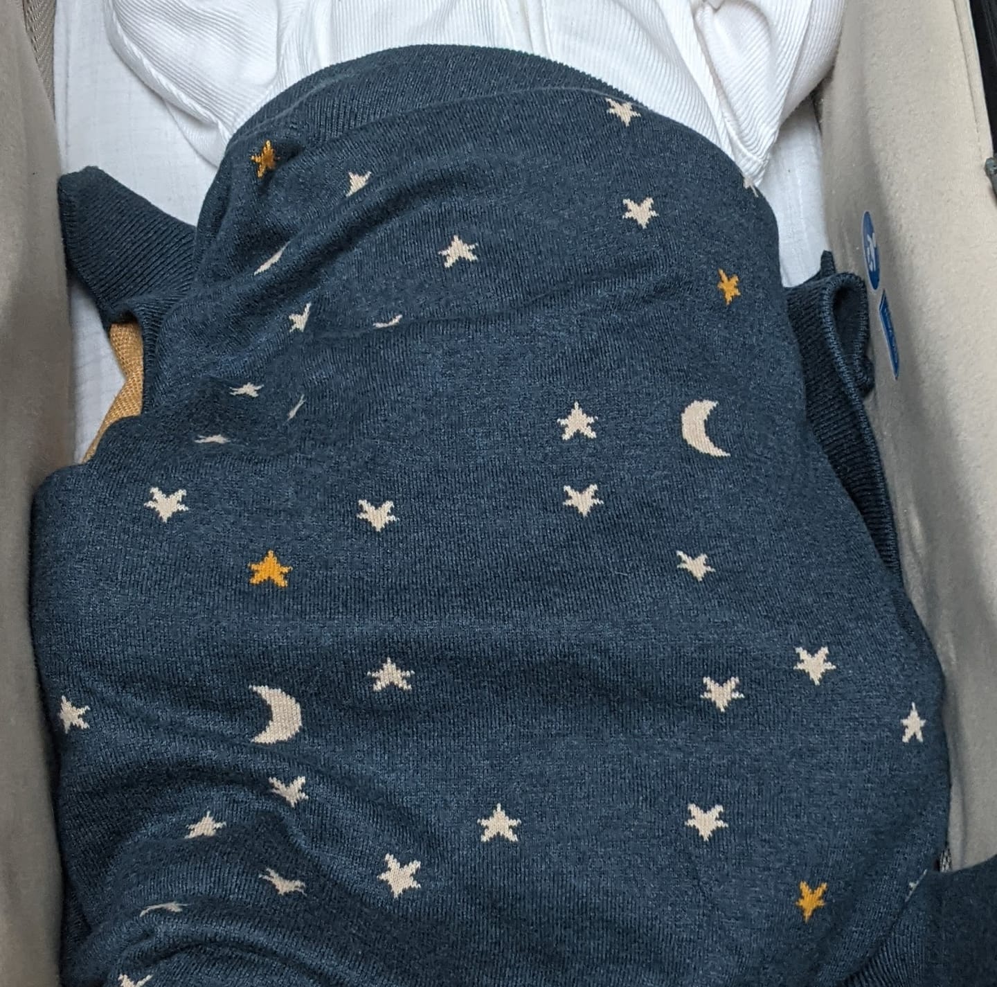 Customer photo review of Golden Stars Soft Knitted Baby Blanket