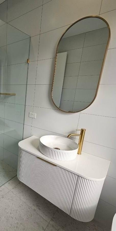 Customer photo review of BURLEIGH Wall Hung Curve Vanity Matte White (All Size)