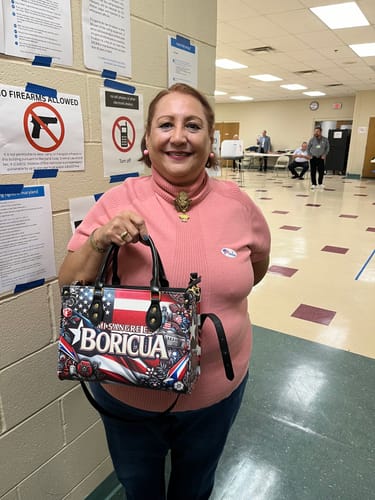 Customer photo review of Mi sangre es Boricua - Personalized Leather Handbag BOR11