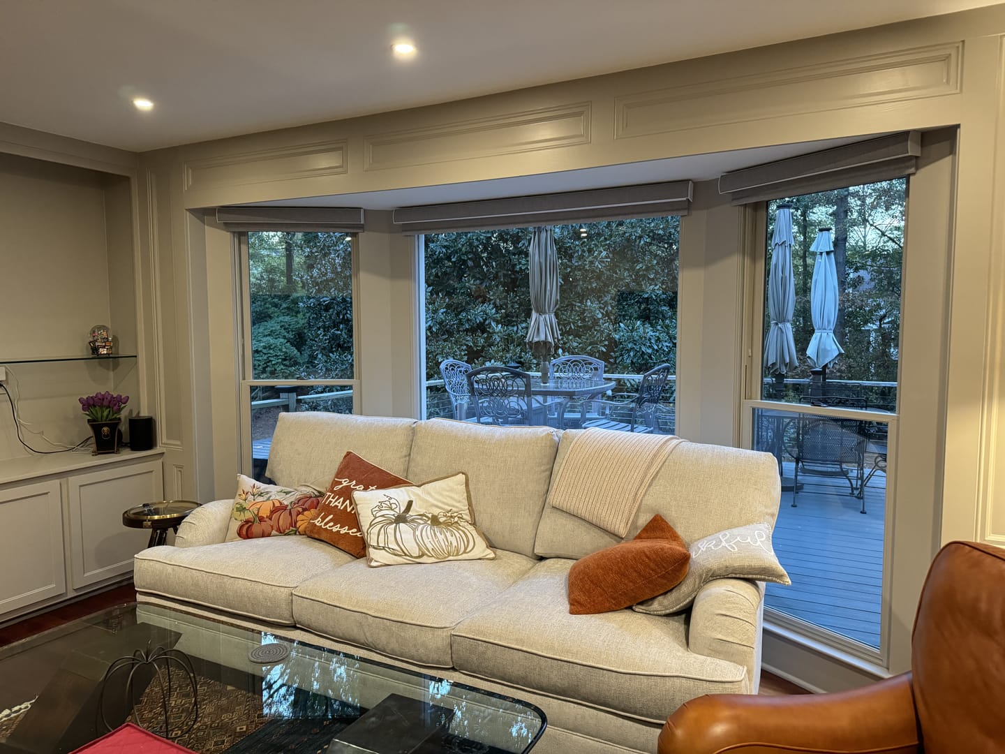 Customer photo review of SmartWings Motorized Roller Shades 100% Blackout Vigor