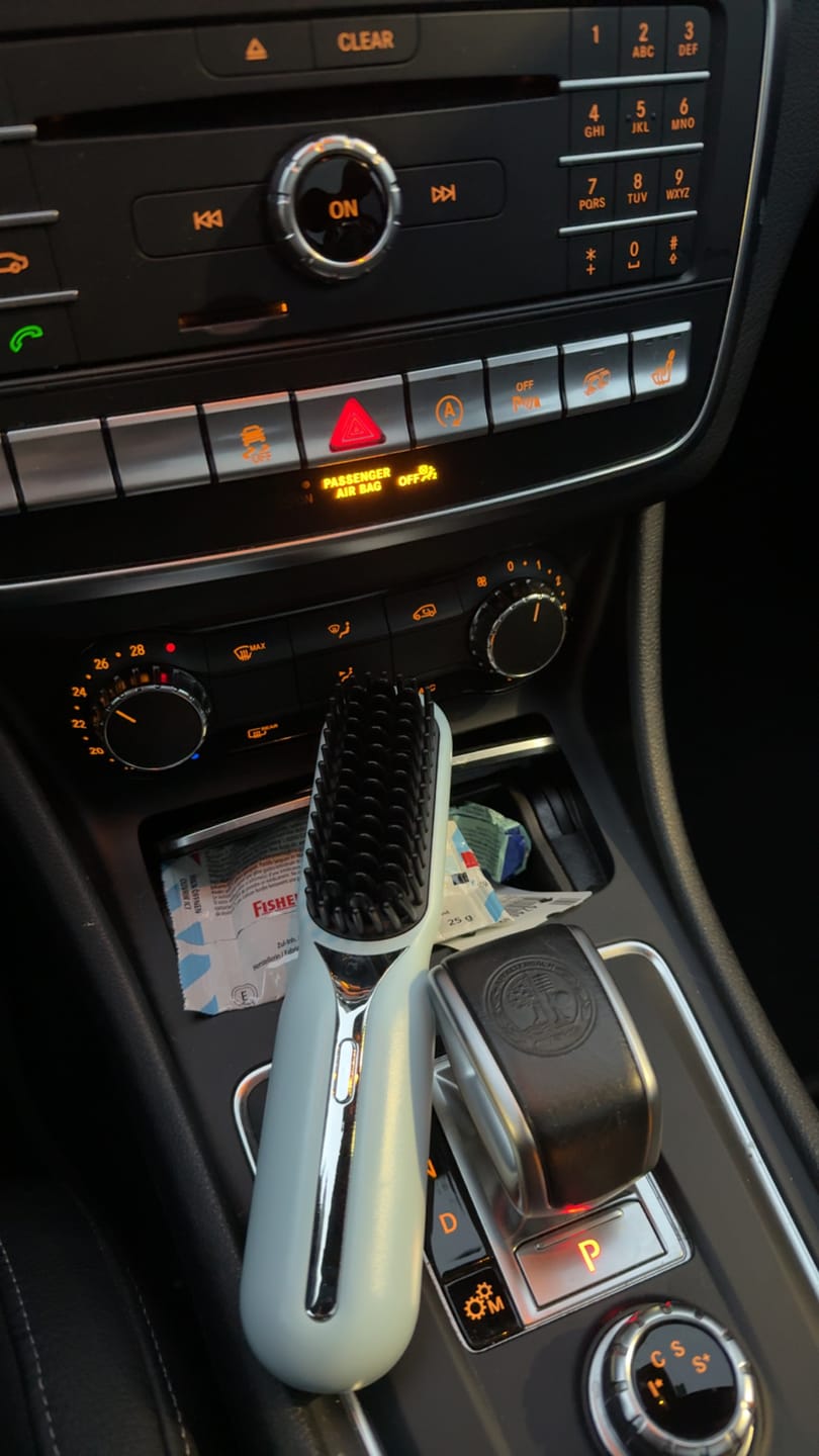 Customer photo review of LumoShine Brush® - Vielseitige Bürste für jeden Haarstyle
