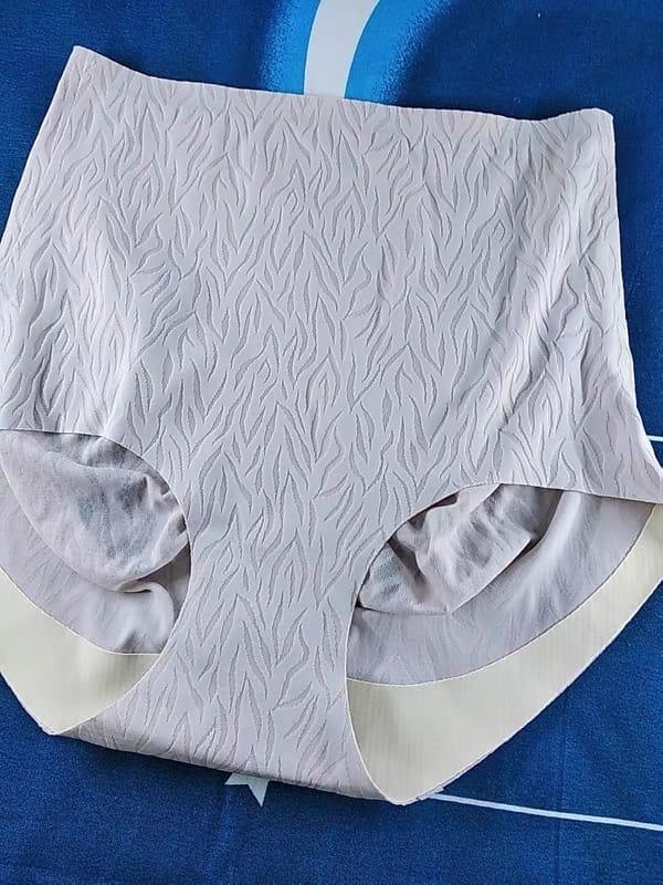 Edilna R. review of KIT X 3 UNIDADES Traceless🌷 control de abdomen con realce de cadera y cintura alta sin costuras