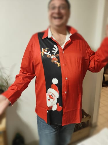 Customer photo review of Chemise à manches longues pour hommes avec imprimé amusant de Père Noël et renne de Noël