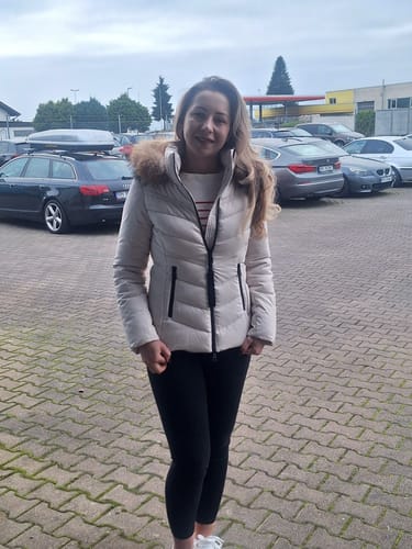 Customer photo review of Geaca Merve scurtă cu fermoar buzunare și blăniță naturală la glugă