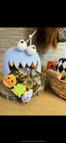 Customer photo review of Witches Lair Biscuit Box