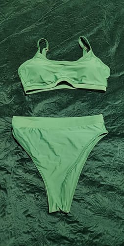 Customer photo review of TYLER Evergreen Sporty Bikini Top