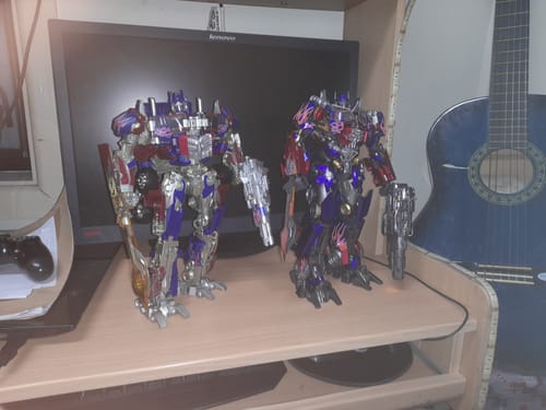 Customer photo review of 4th Party No Brand MC-03F MC-003F MC003F Transformer KO DLX ROTF Revenge of the Fallen Optimus Prime Abdominal Muscle / Shield / Axe Version 28.5cm / 11"