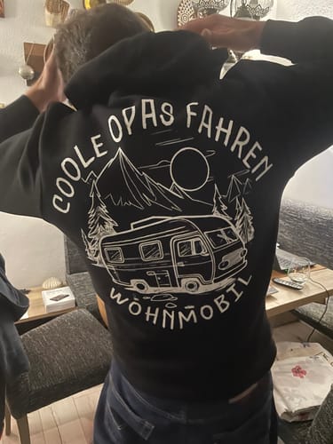 Customer photo review of Coole Opas fahren Wohnmobil - Premium Hoodie unisex Rückendruck