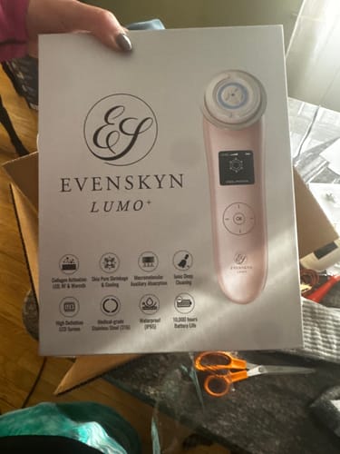 Customer photo review of EvenSkyn® Lumo⁺: Premium Anti-Aging & Skin Tightening Handset