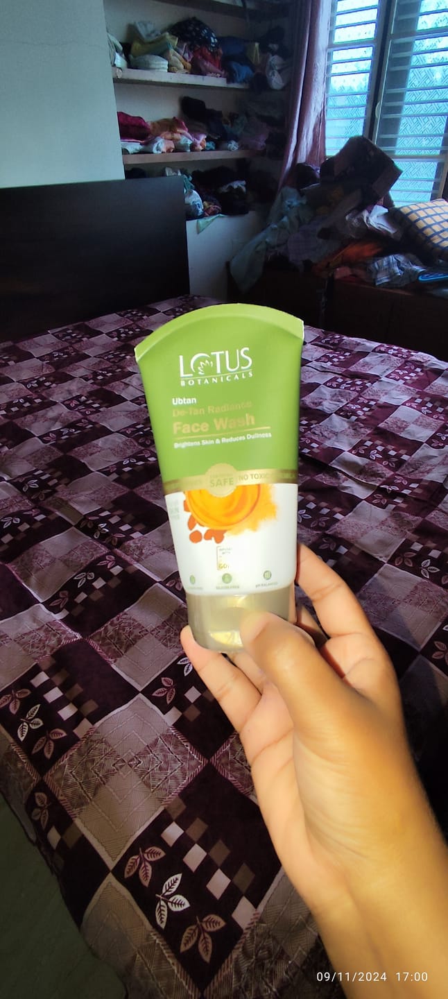 Customer photo review of Ubtan De-Tan Radiance Face Wash
