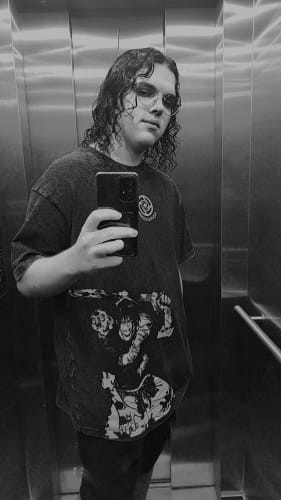 Customer photo review of TOJI VINTAGE TEE