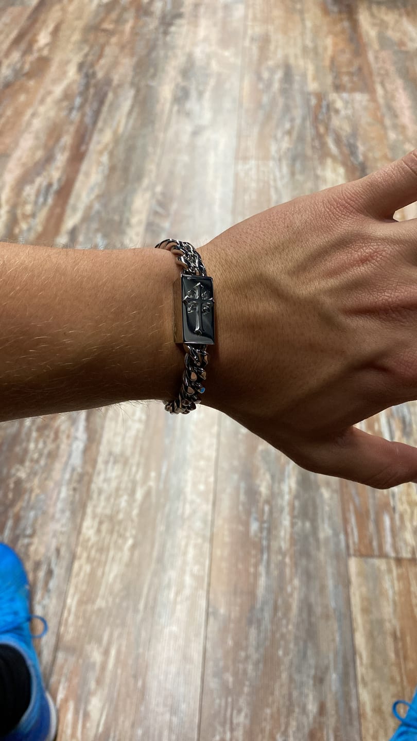 Customer photo review of Statement™ Kreuzkette