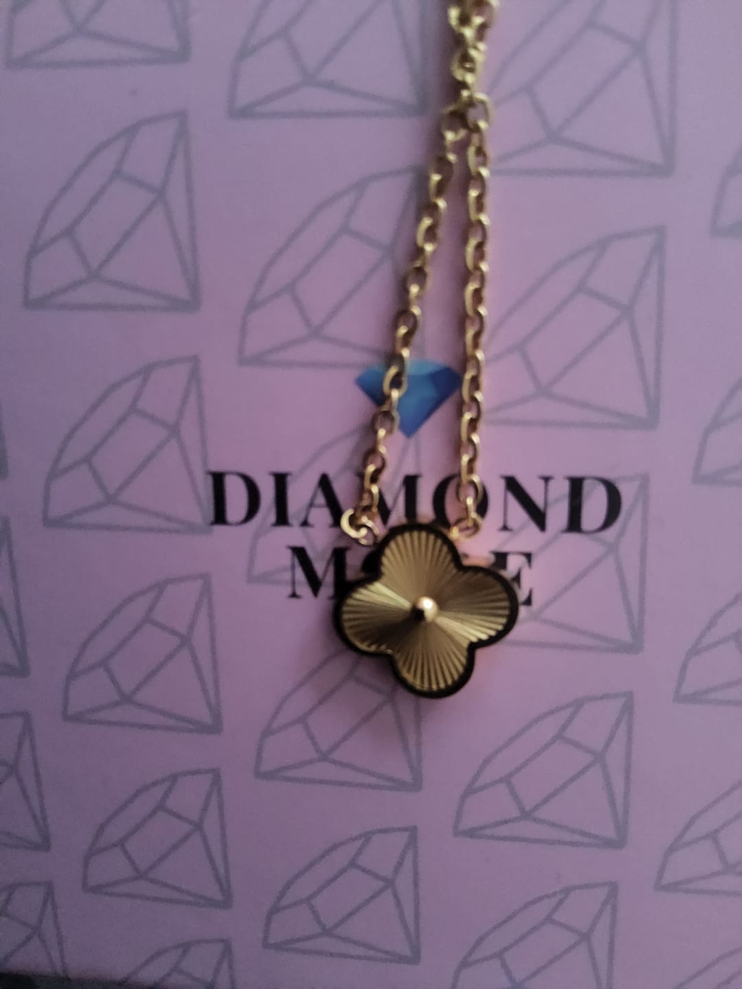 Customer photo review of Shine Clover Kette | 18K vergoldet