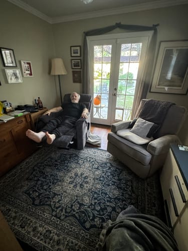 Customer photo of an Irene House 9188 lift recliner at home