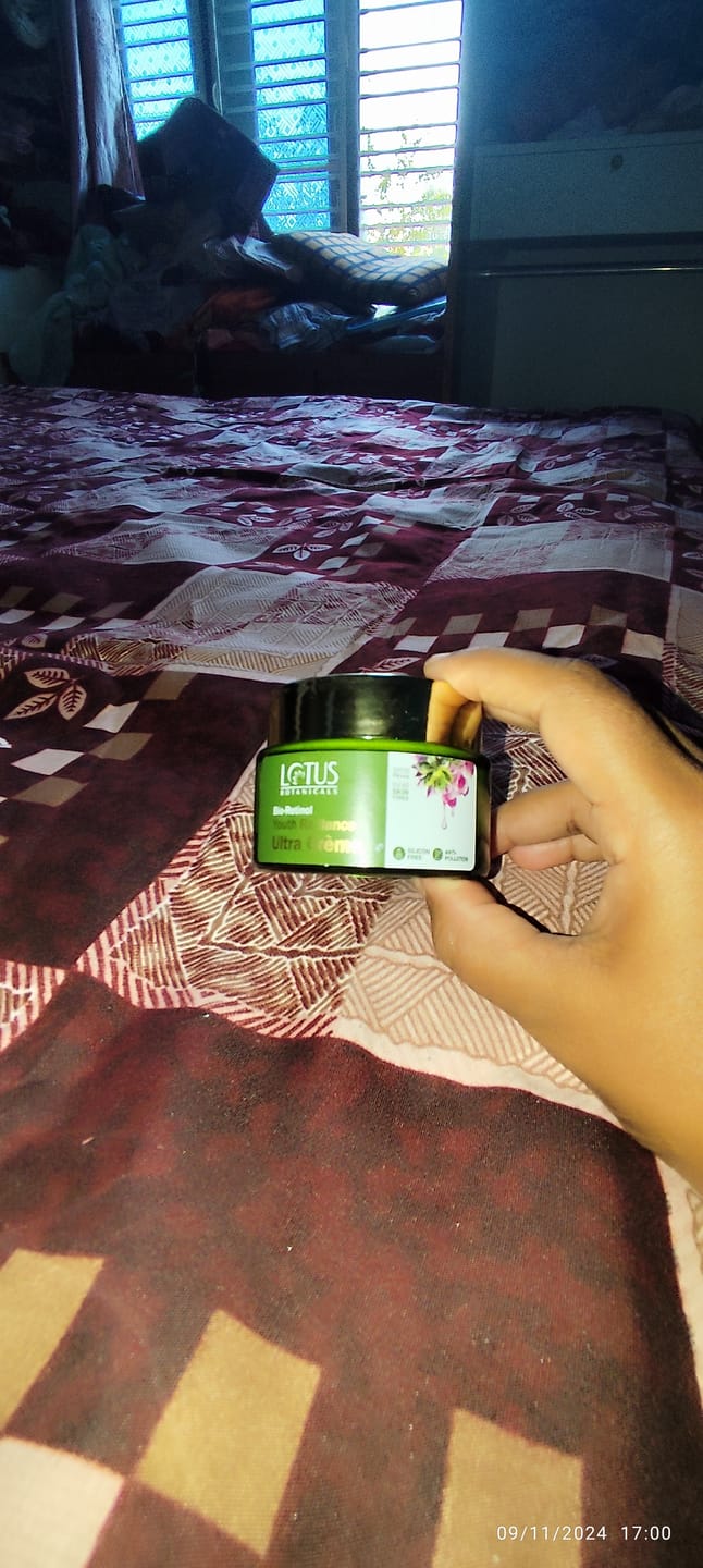Customer photo review of Bio-Retinol Youth Radiance Anti-Ageing Ultra Crème