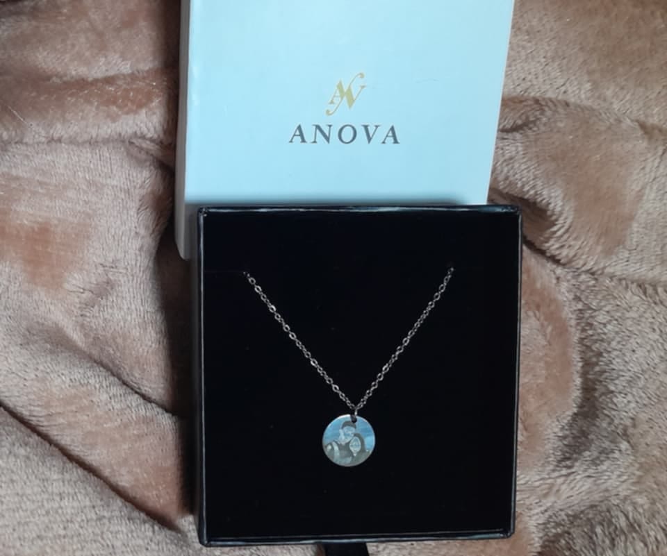 Customer photo review of [11.11 FLASH SALE] Photo Engraved Portrait Necklace Gift