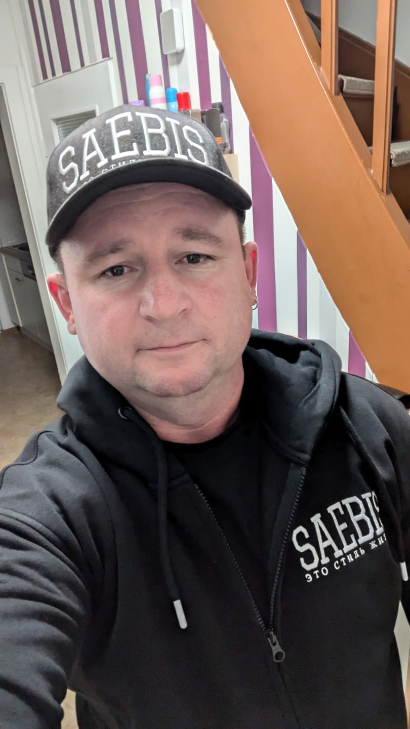 Customer photo review of Lifestyle Herren Zip Hoodie schwarz mit Stickerei by SAEBIS®