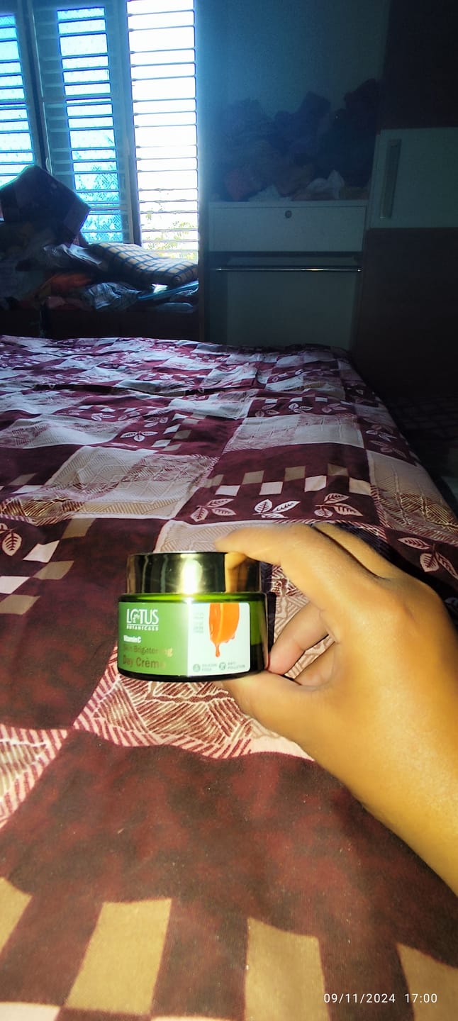 Customer photo review of Vitamin C Skin Brightening Day Crème